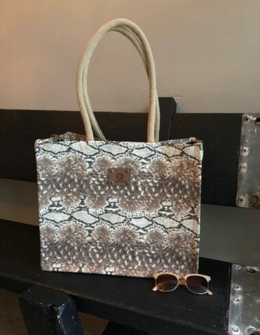 Duurzame shopper bekleed met beige zalm leatherlook slangenprint