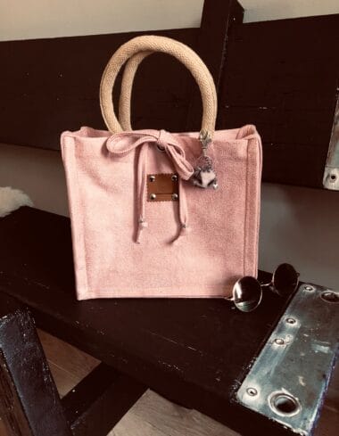 Handtas bekleed met een mooie poederroze leatherlook