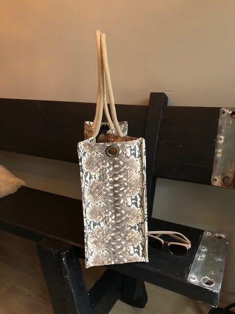 Duurzame shopper bekleed met beige zalm leatherlook slangenprint - Afbeelding 2