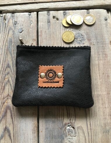 Portemonneetje met ritsje van zwarte leatherlook