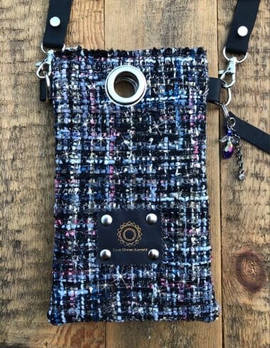 Cross-over festivaltasje van zwarte Sjanella met gouden lovertjes