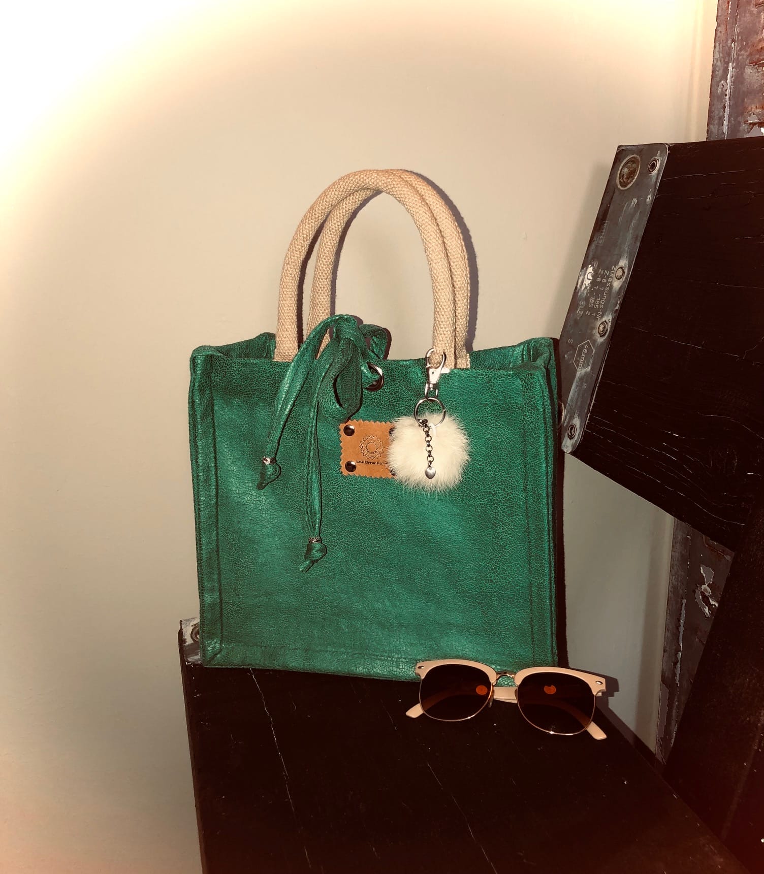 Handtas bekleed met een mooie zeegroene leatherlook