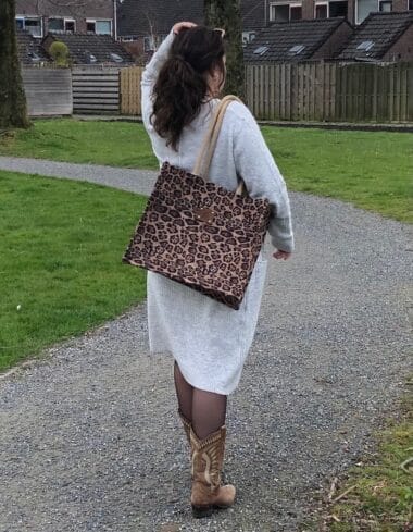 Duurzame shopper bekleed met bruine suedine panterprint