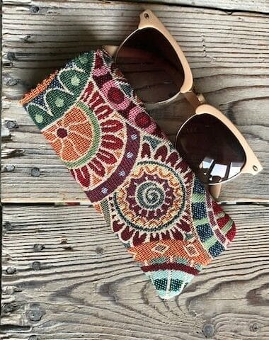 Brilhoesje van gobelin in retrolook