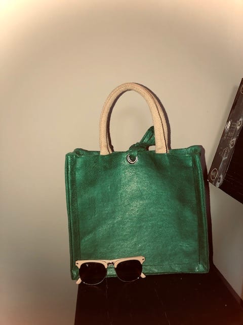 Handtas bekleed met een mooie zeegroene leatherlook - Afbeelding 2