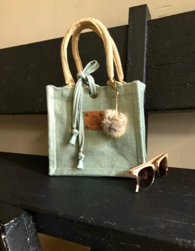 Kleine jute tas bekleed met mintgroene leatherlook