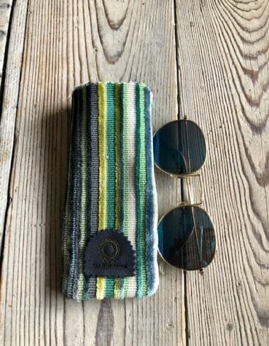 Brilhoesje van zachte groen gestreepte velours