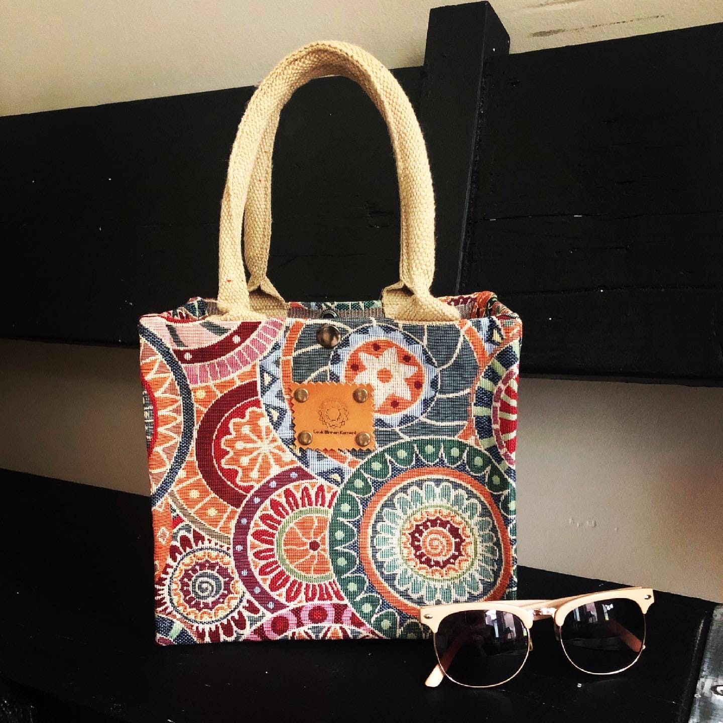 Kleine jute tas bekleed met gobelin in retro look