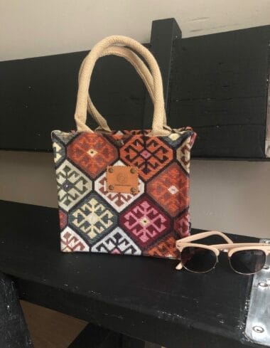 Kleine jute tas bekleed met gobelin in retro to the max