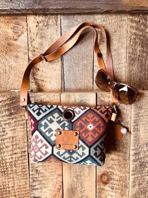 Heuptasje van gobelin in retro to the max met verstelbare leren riem - Afbeelding 4