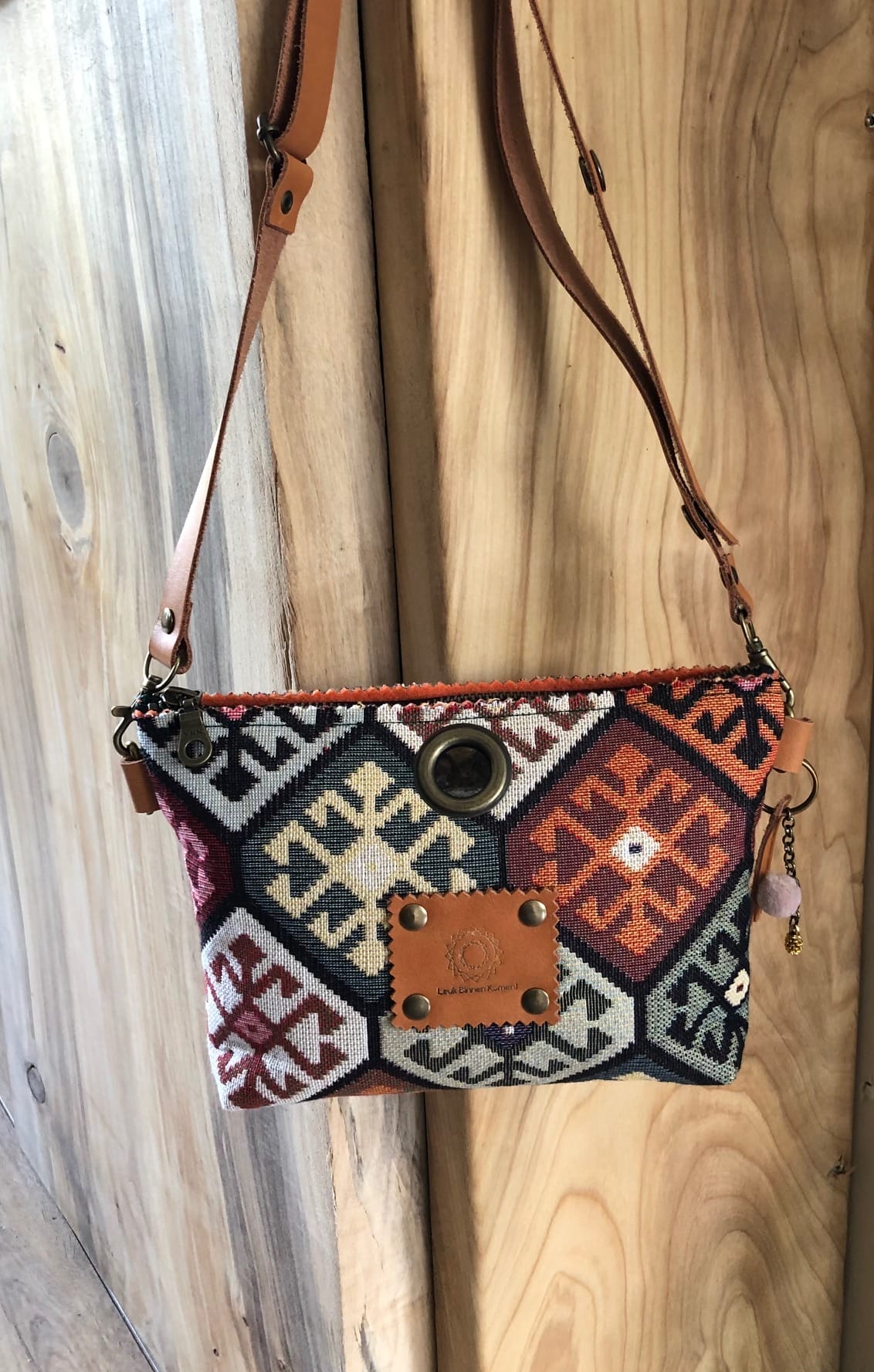 Heuptasje van gobelin in retro to the max met verstelbare leren riem - Afbeelding 2