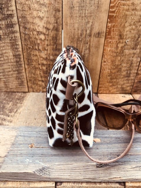 Heuptasje van bontachtige beige giraffeprint met verstelbare leren riem - Afbeelding 2