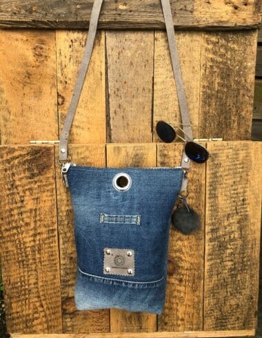 cross-over schoudertas XL Ibiza-style van blue denim met leren riem