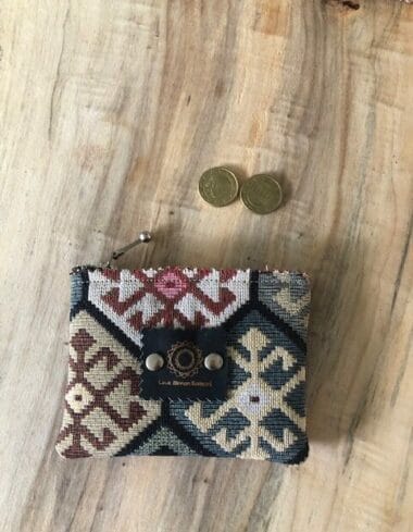 Portemonneetje met rits van gobelin in retro to the max