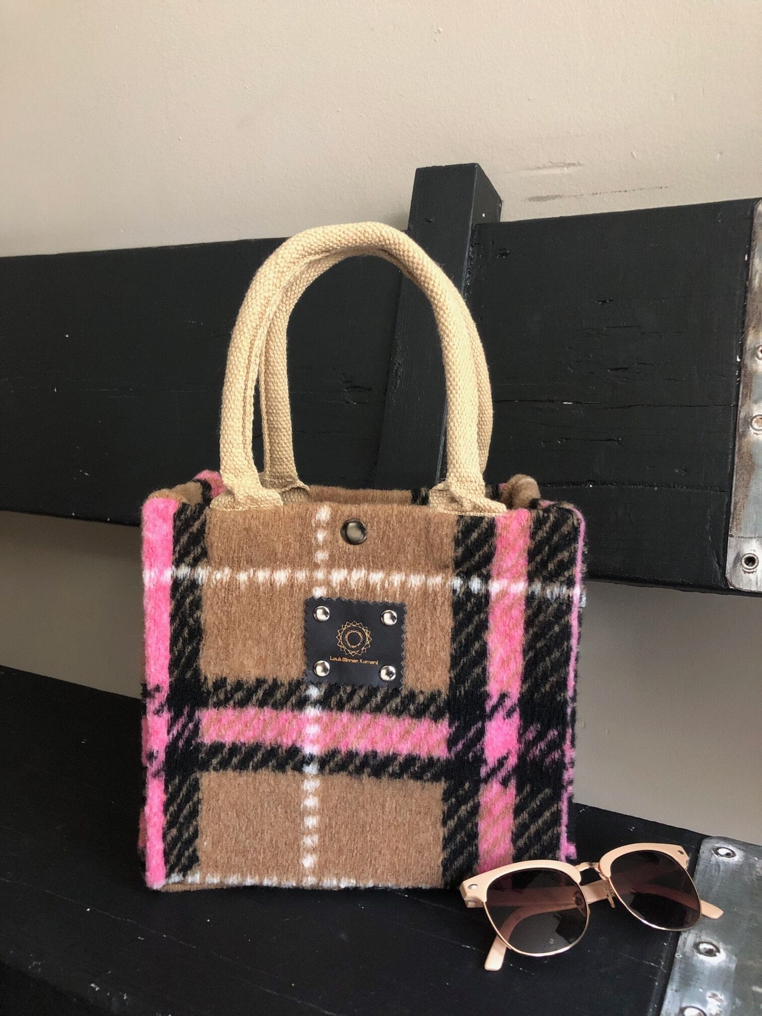 Kleine jute tas bekleed met geruite coocked wool Valentina