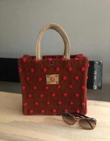 Handtas bekleed met roestbruine coocked wool roze dot
