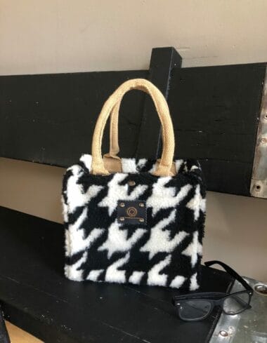 Kleine jute tas bekleed met teddy in Pied de poule ruit