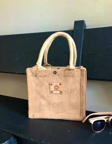 Kleine jute tas bekleed met stoere camelkleurige ribcord