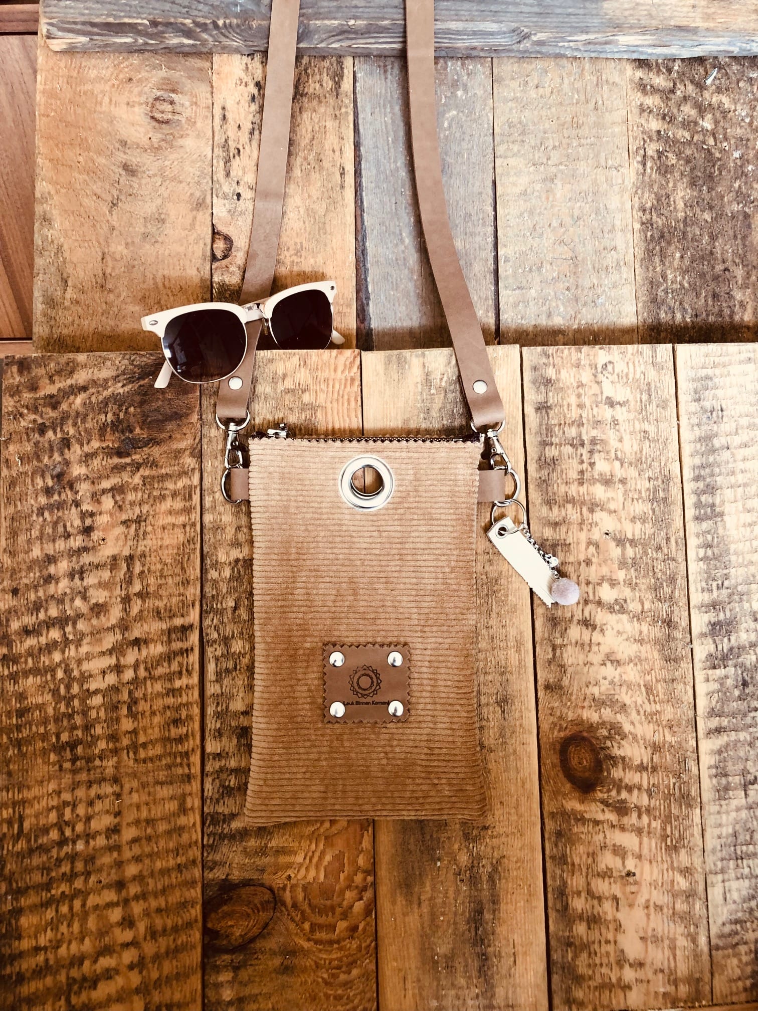 Cross-over festivaltasje van stoere camelkleurige ribcord