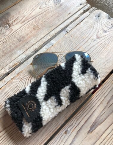 Brilhoesje van teddy in zwart witte Pied de Poule motief