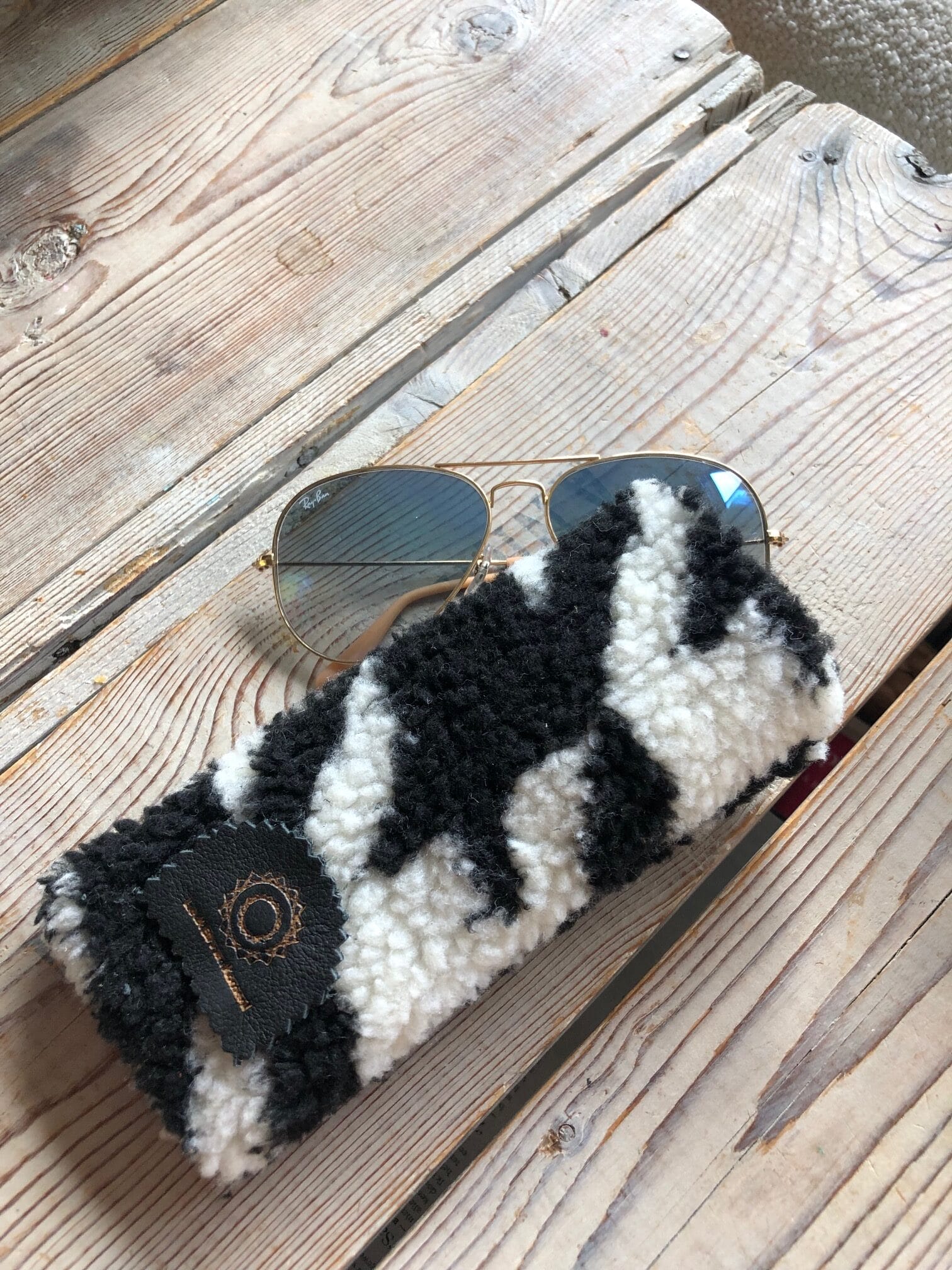 Brilhoesje van teddy in zwart witte Pied de Poule motief