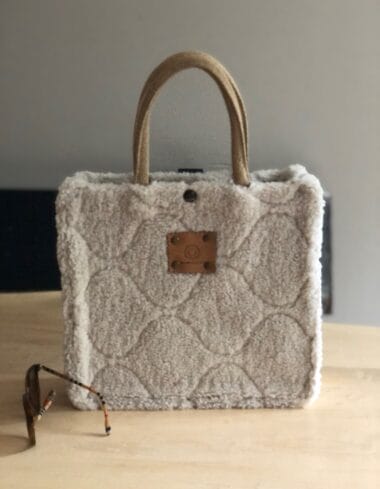 Handtas bekleed met Off-White teddy jacquard sharpa