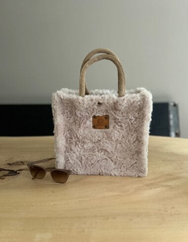 Handtas bekleed met superzachte beige fake fur