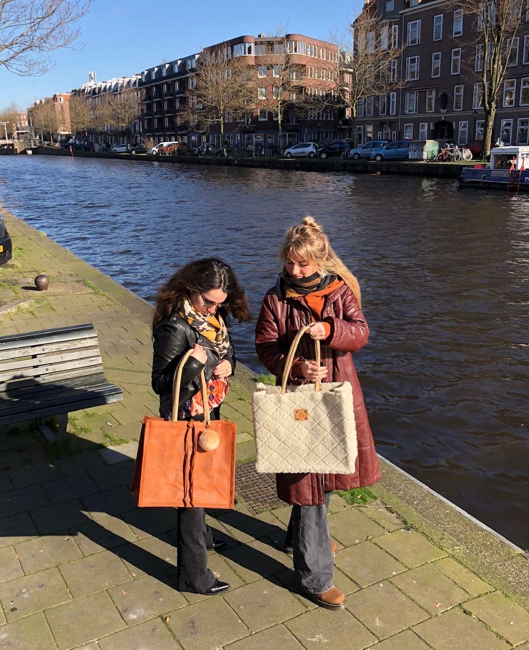 Duurzame jute shopper bekleed met cognackleurige gescrubd leatherlook - Afbeelding 4