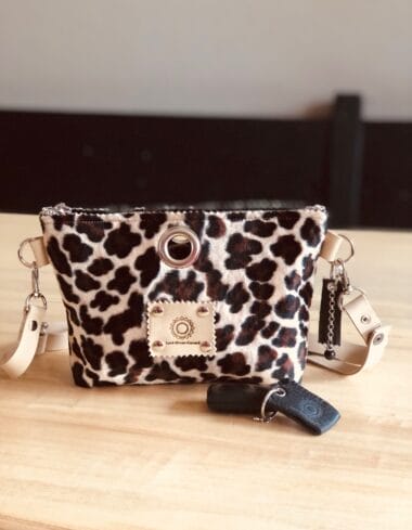 Heuptasje van donkerbruine panterprint met verstelbare leren riem