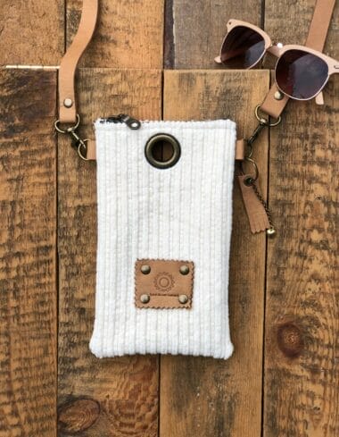 Cross-over festivaltasje van stoere ivoorkleurige cropped ribcord