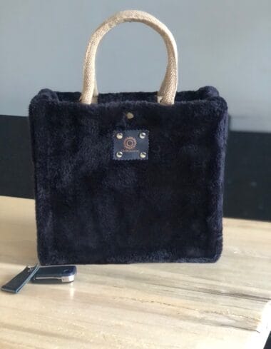 Handtas bekleed met zwarte fleece cuddle