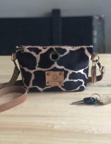 Cross-over tasje van bontachtige donkerbruine giraffeprint
