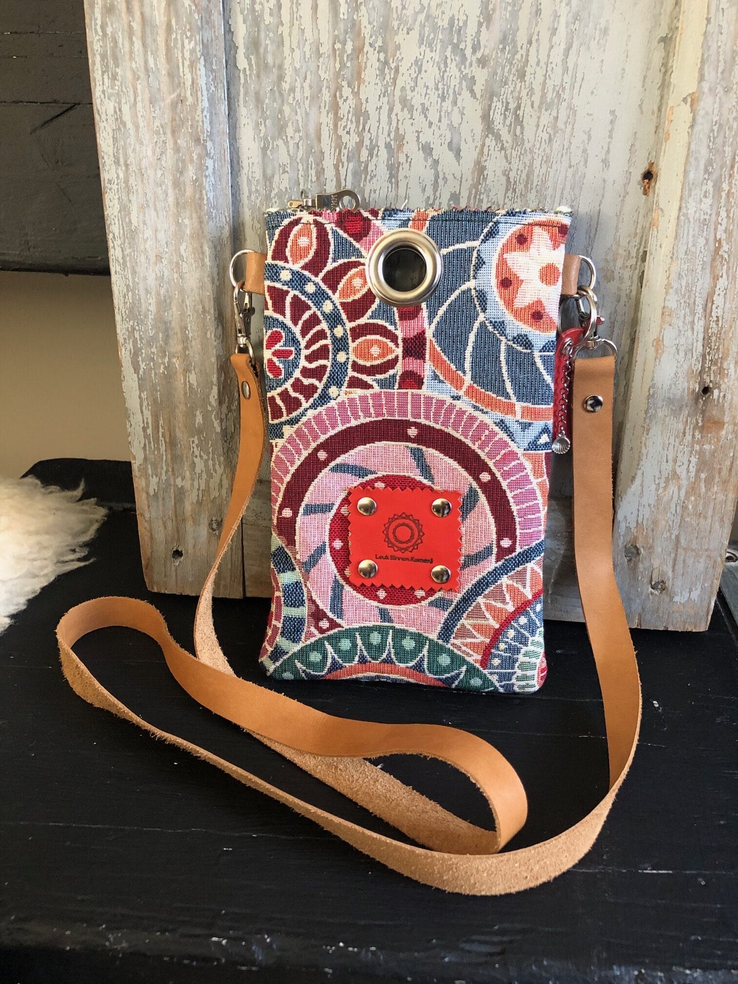 Festivaltasje van gobelin in retrolook