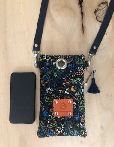 Festivaltasje van mooie zachte velvet in Paisley motief