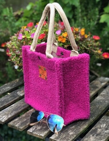 Kleine jute tas bekleed met zachte fuchsia tedolino