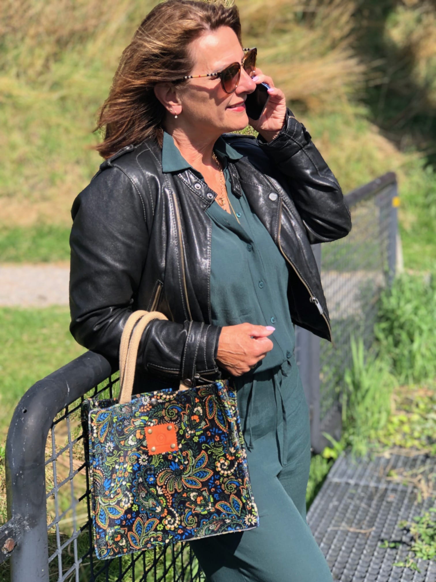 Handtas bekleed met zachte velvet in paisley motief