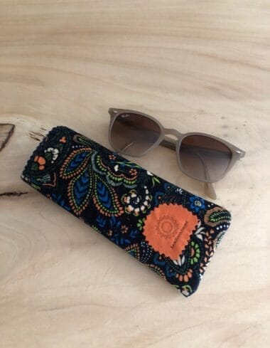 Brilhoesje van zachte velvet in paisley motief