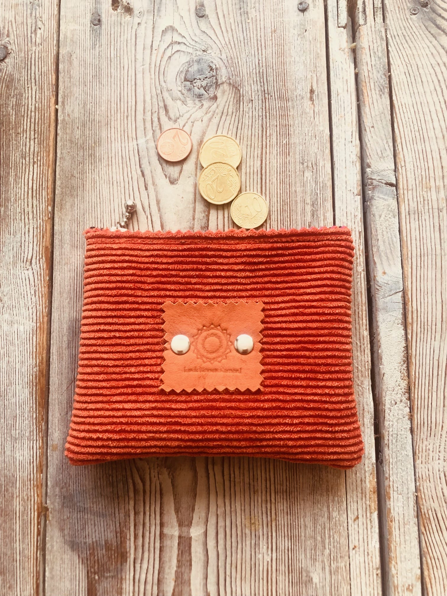 Portemonneetje met ritsje van stoere oranje ribcord