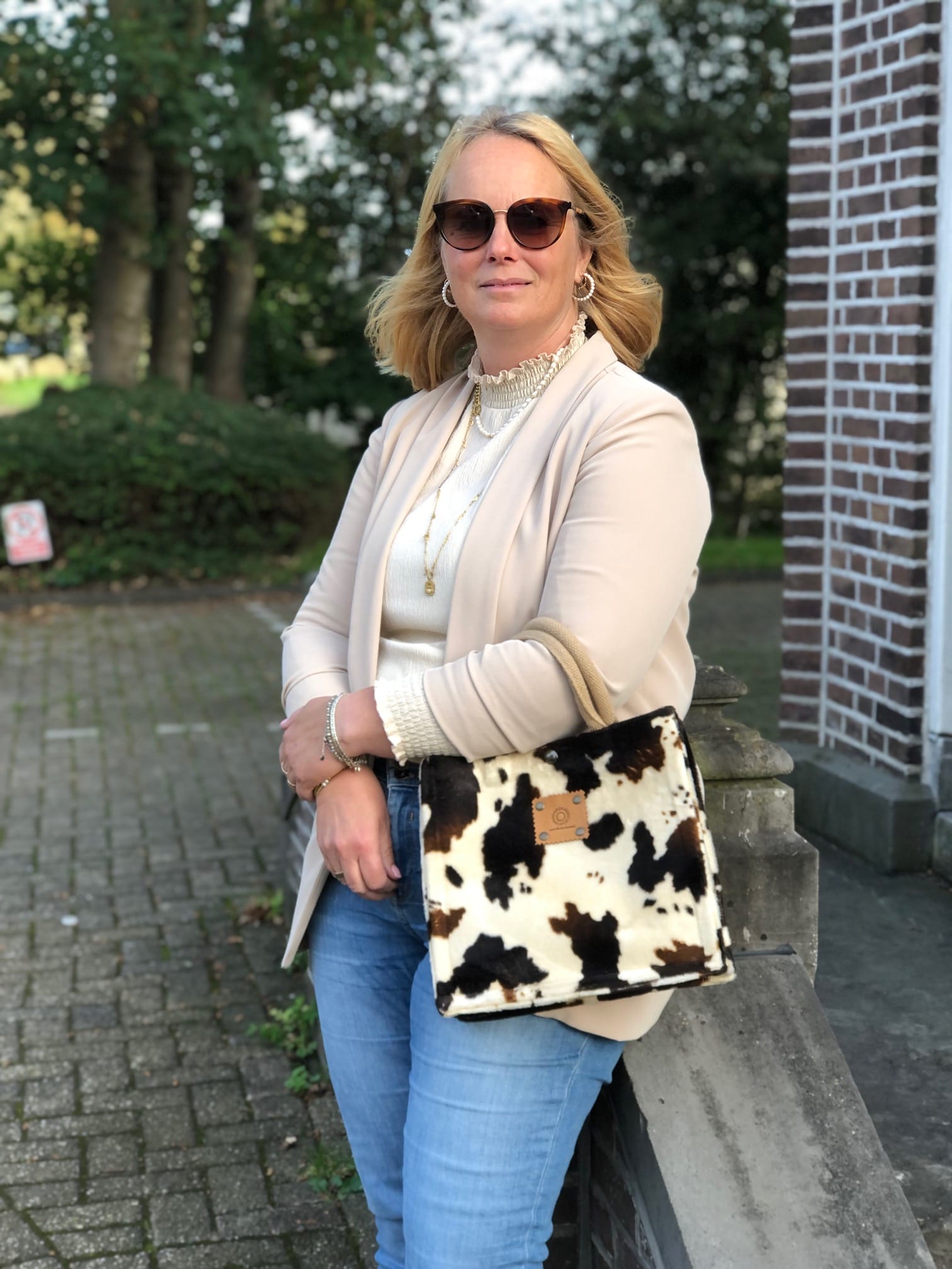 Handtas bekleed met bontachtige bruinbonte koeienprint - Afbeelding 2