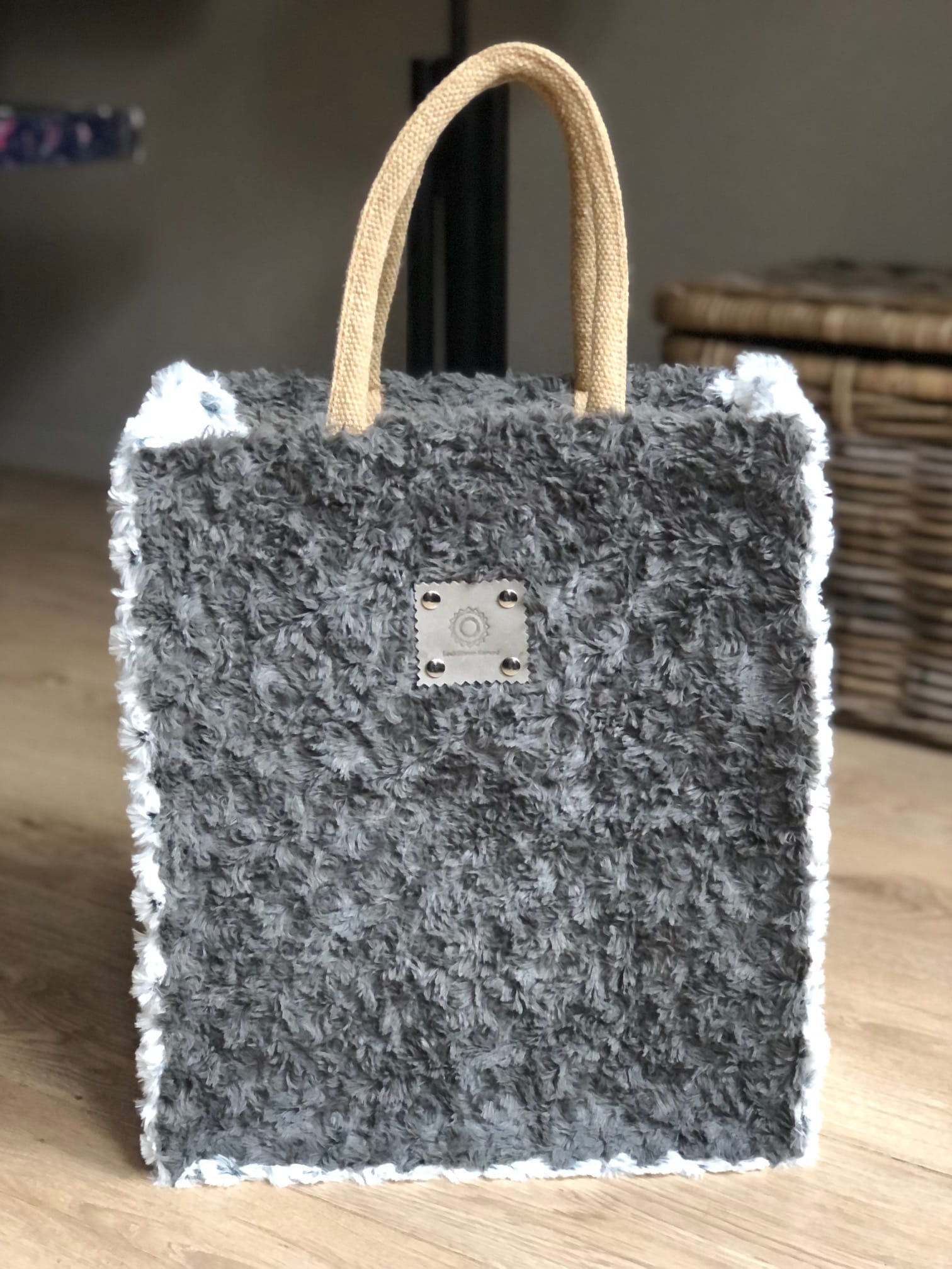 Unisex shopper bekleed met grijs en witte fake bont