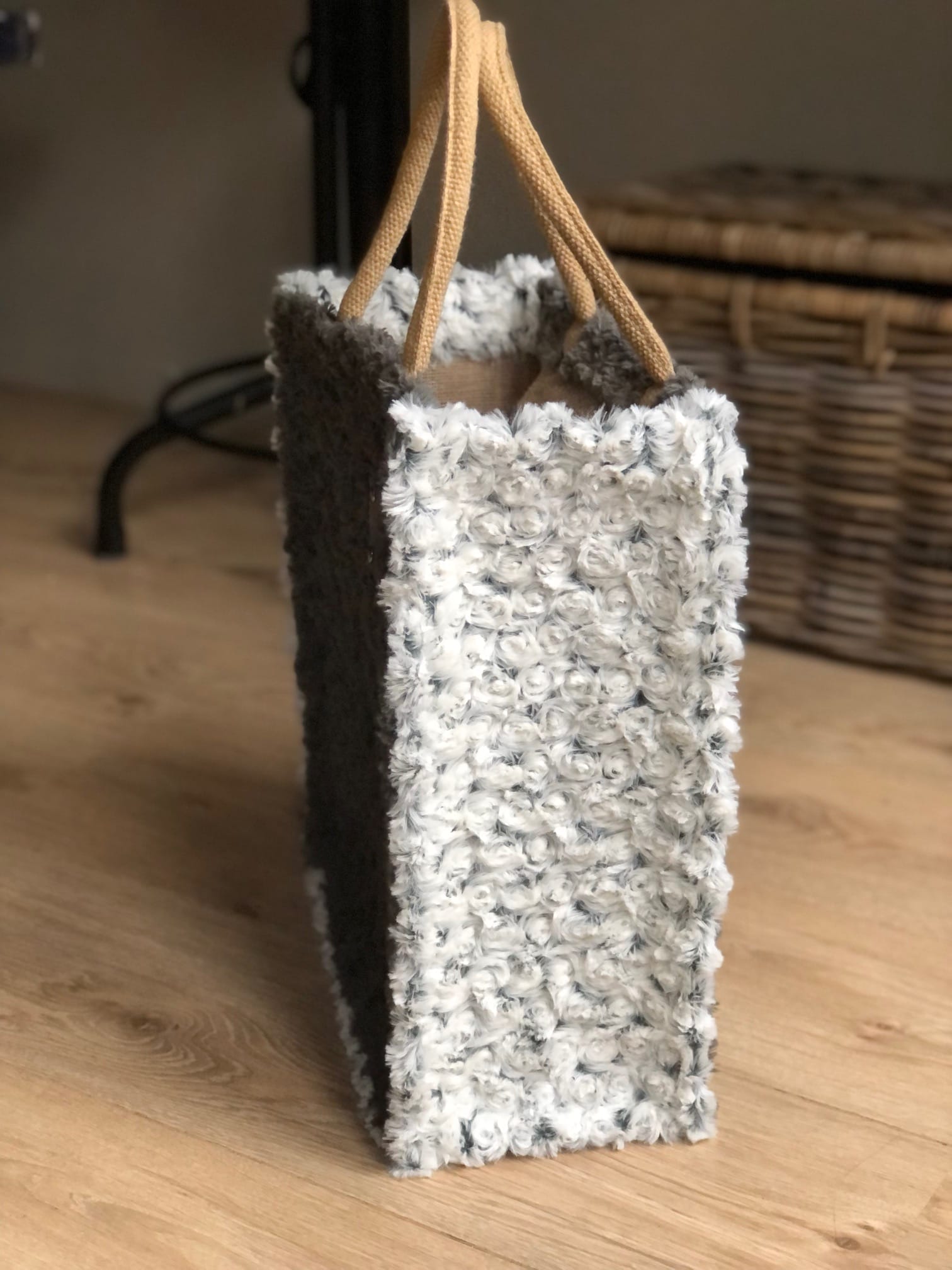 Unisex shopper bekleed met grijs en witte fake bont