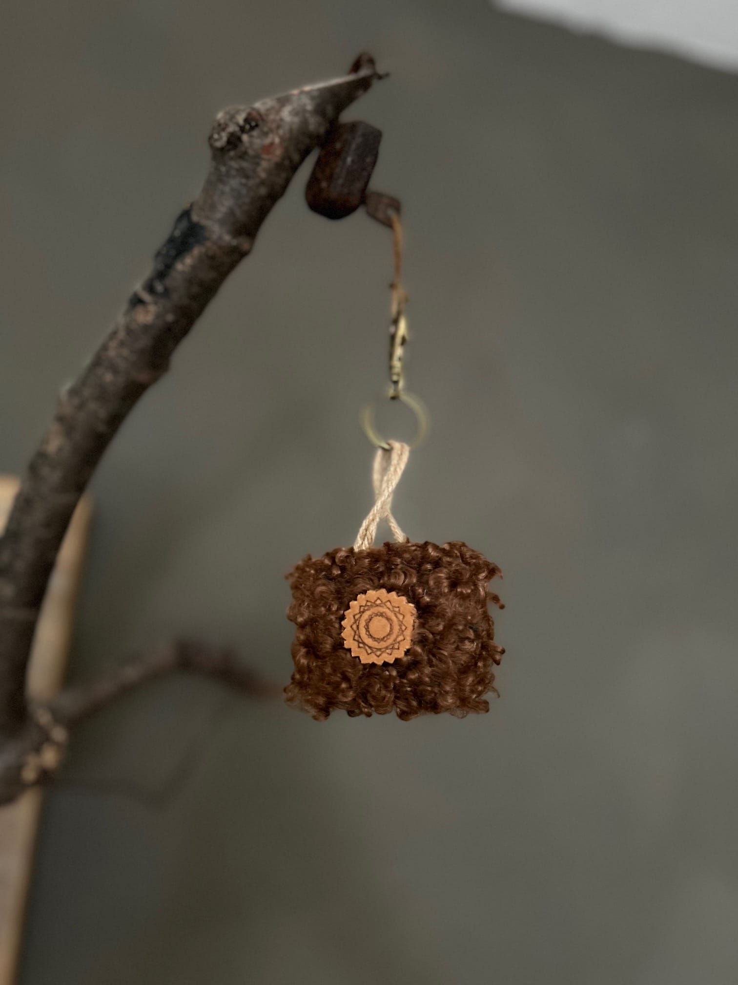 Minitasje sleutelhanger van bruine tedolino