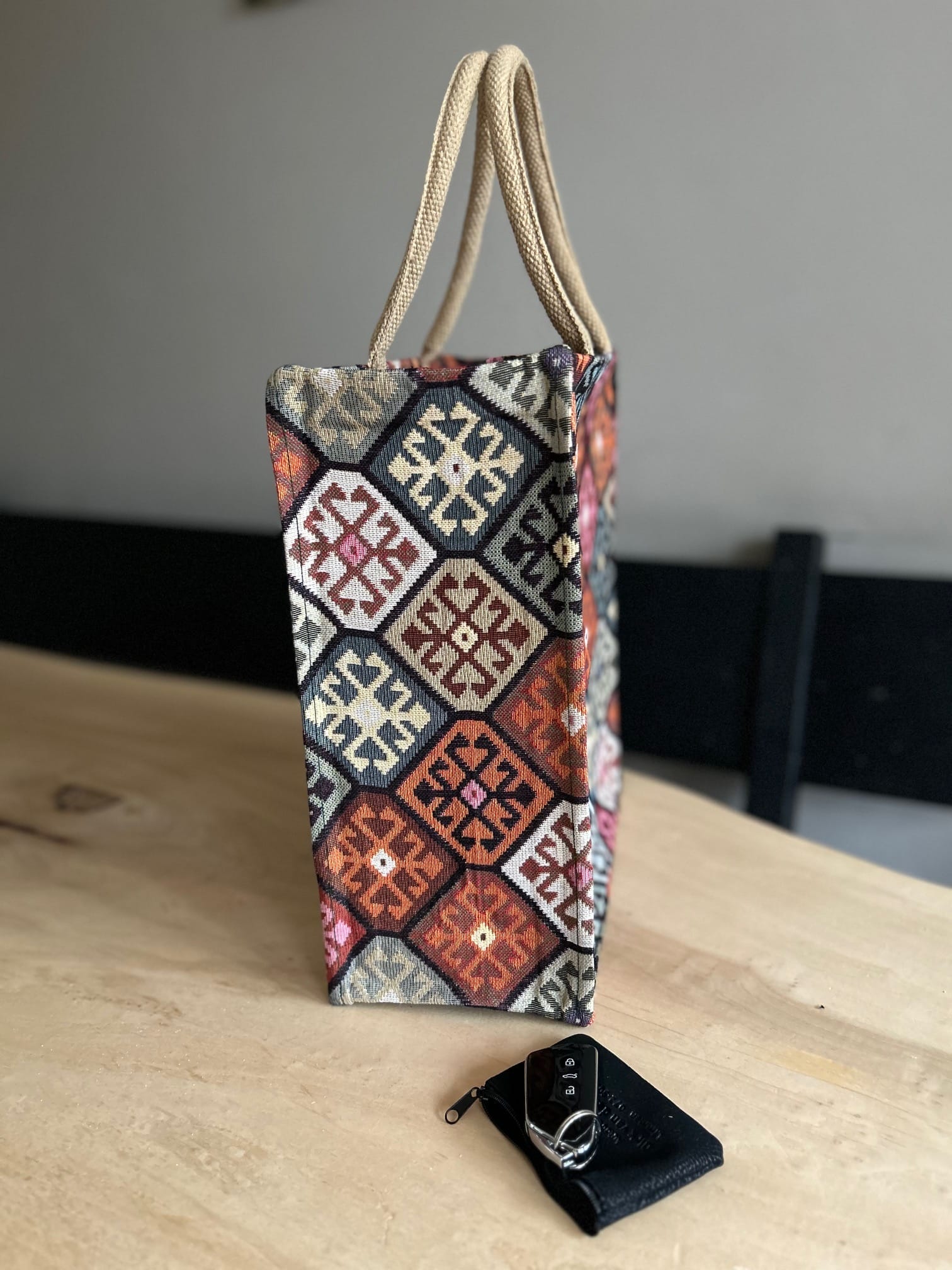 Unisex shopper met gobelin in retro to the max