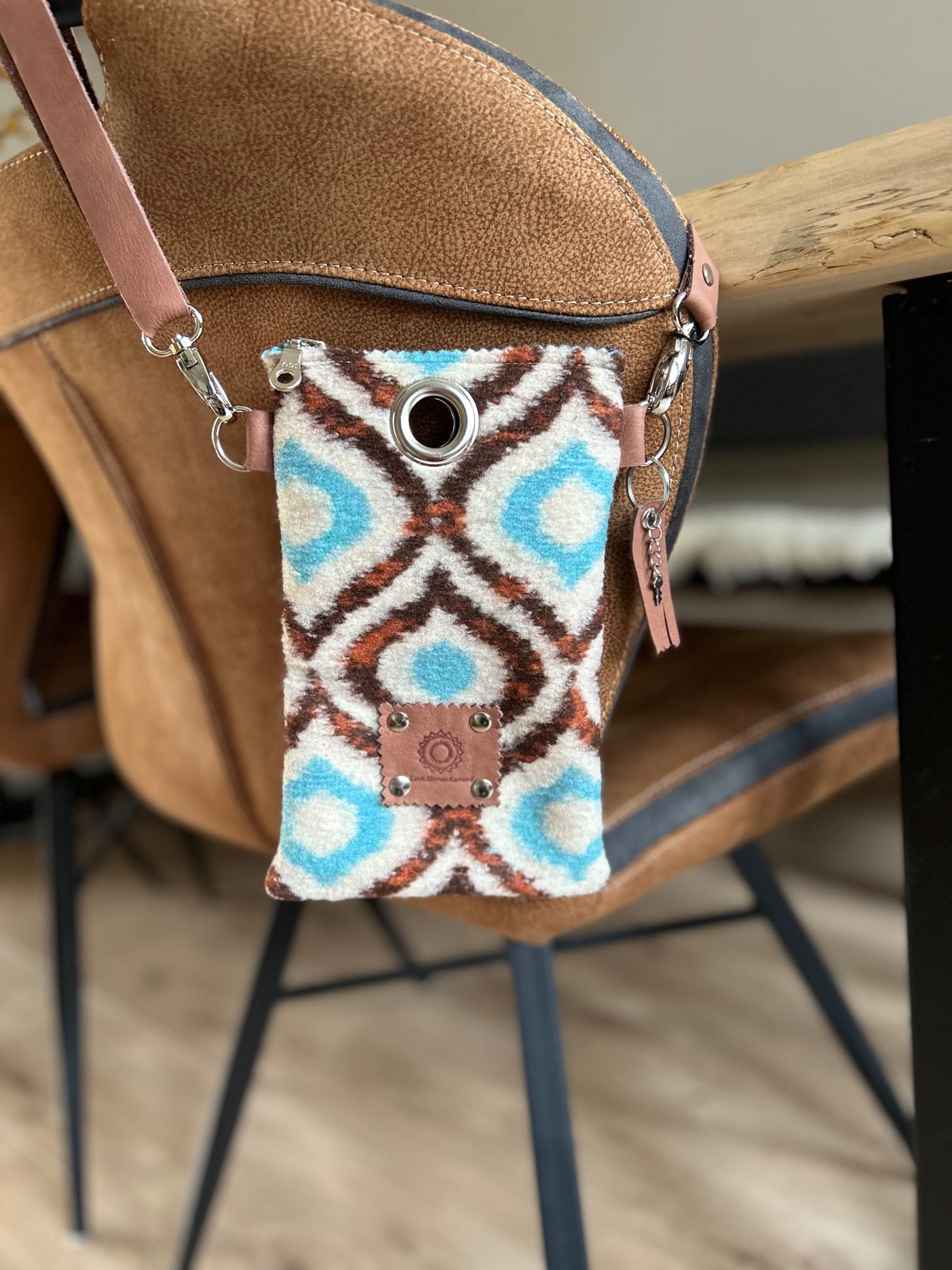 Festivaltasje van Coocked wool in retro wooly