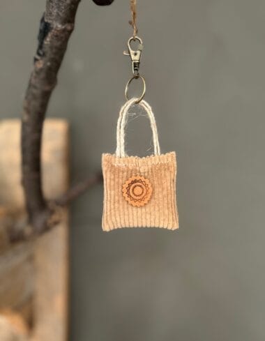 Minitasje sleutelhanger van camel ribcord
