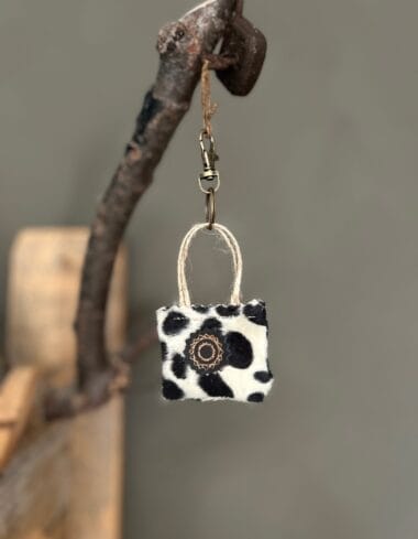 Minitasje sleutelhanger van zachte cheetahprint
