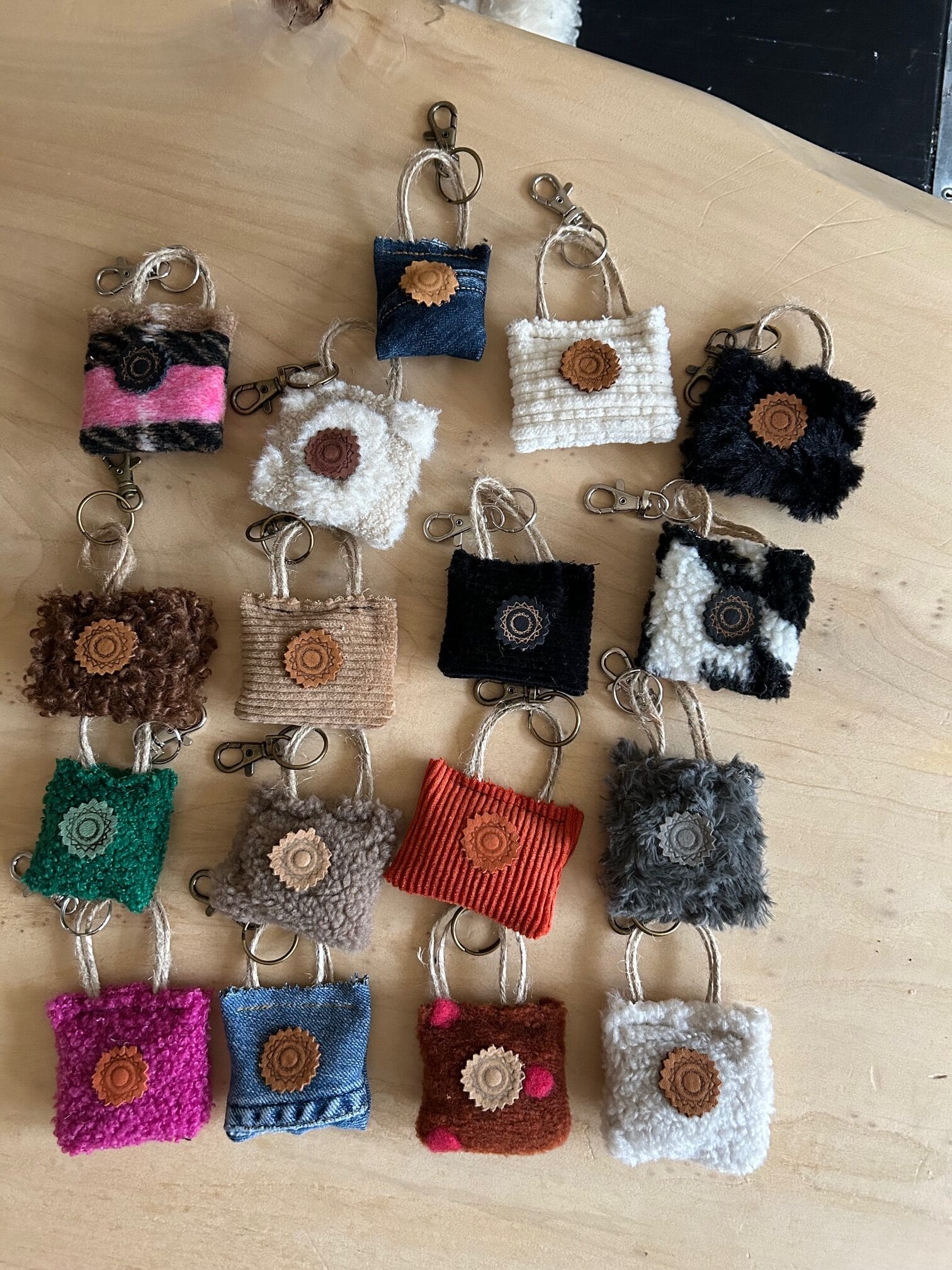 Minitasje sleutelhanger van zachte fuchsia roze Tedolino - Afbeelding 2