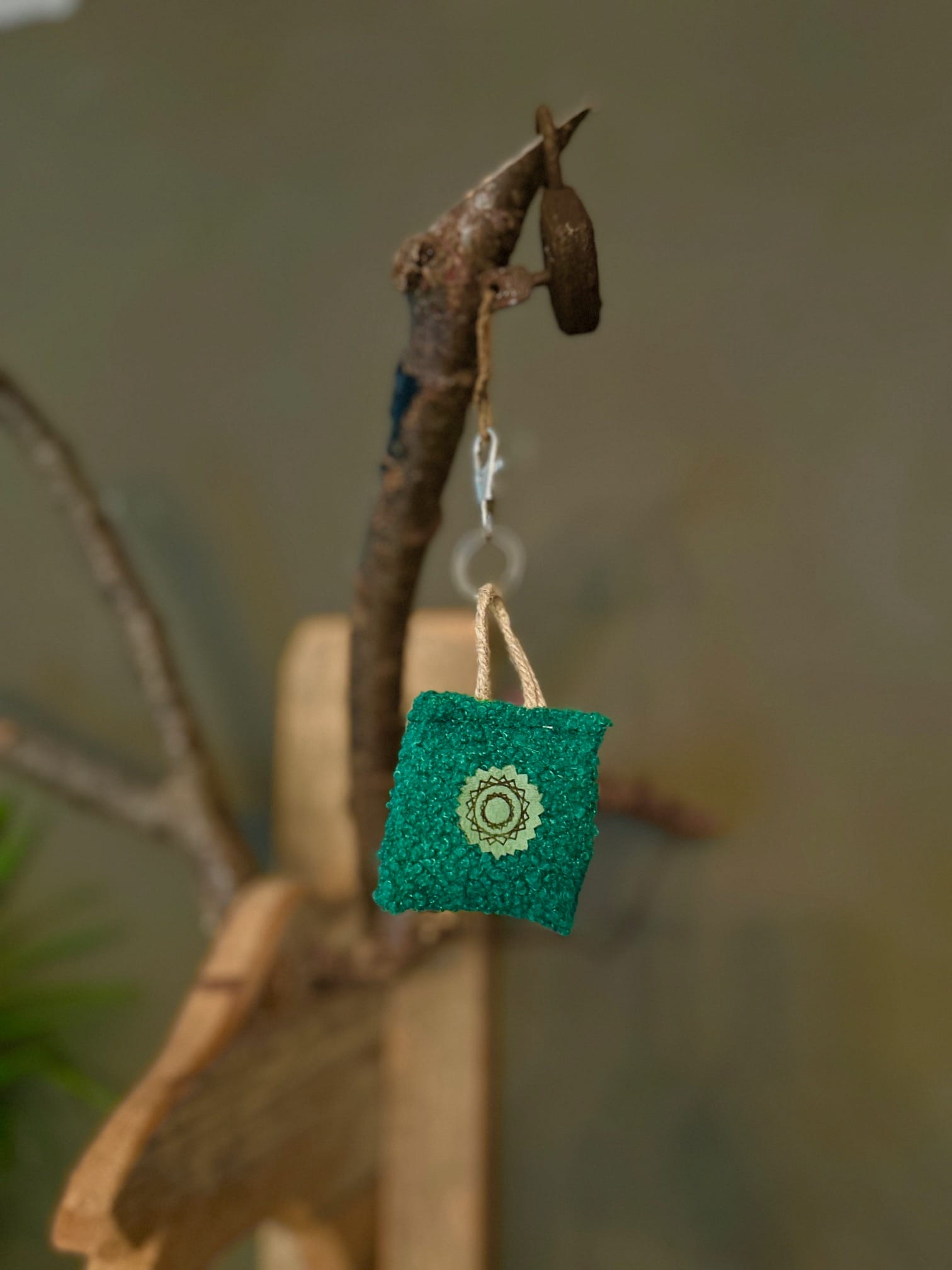 Minitasje sleutelhanger van smaragd groene tedolino