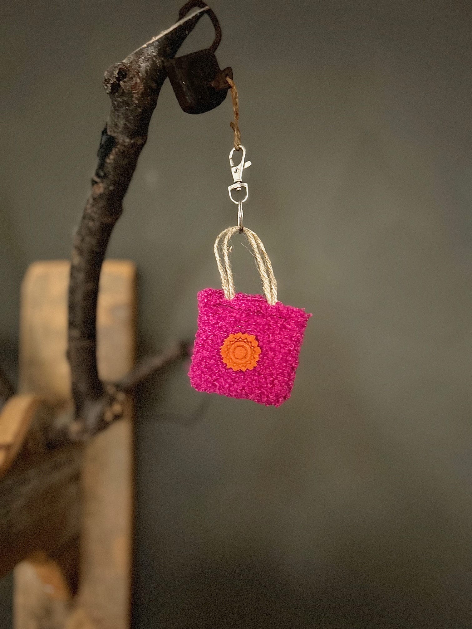 Minitasje sleutelhanger van zachte fuchsia roze Tedolino