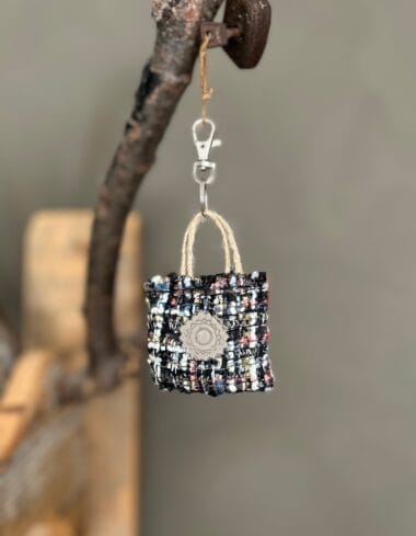 Minitasje sleutelhanger van zwarte Sjanella